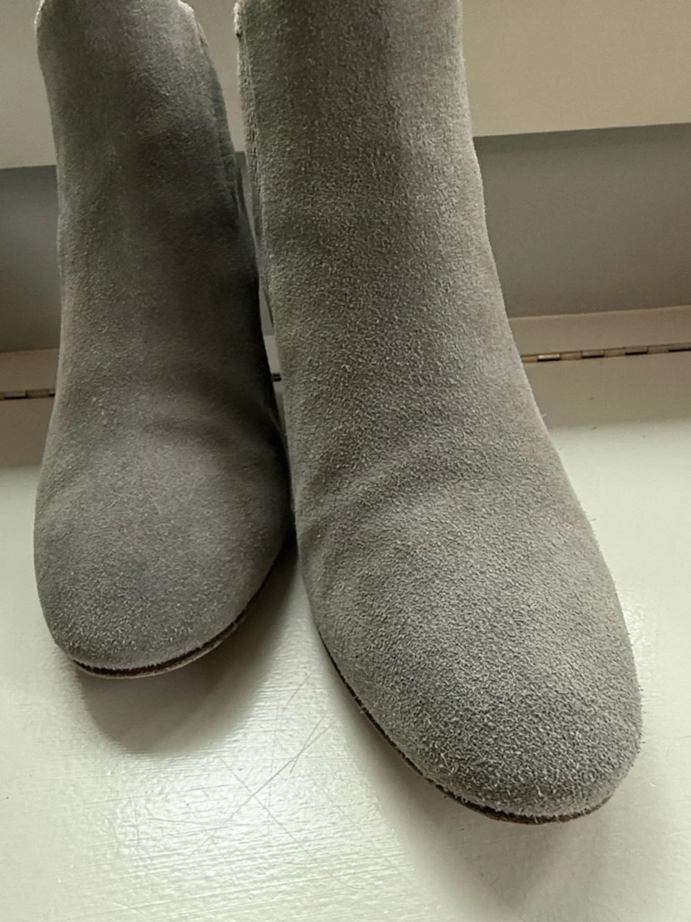 Aquatalia Grey Suede Ankle Booties – Made in Italy Size 8.5 EUC